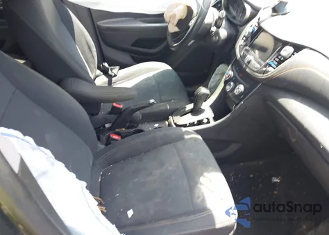 2019 Chevrolet Trax Ls z USA, uszkodzony, nr VIN 3GNCJNSB3KL374444